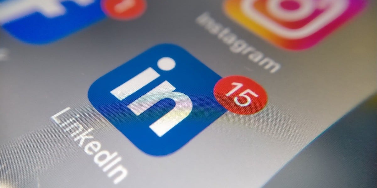 Linkedin app with 15 notifications